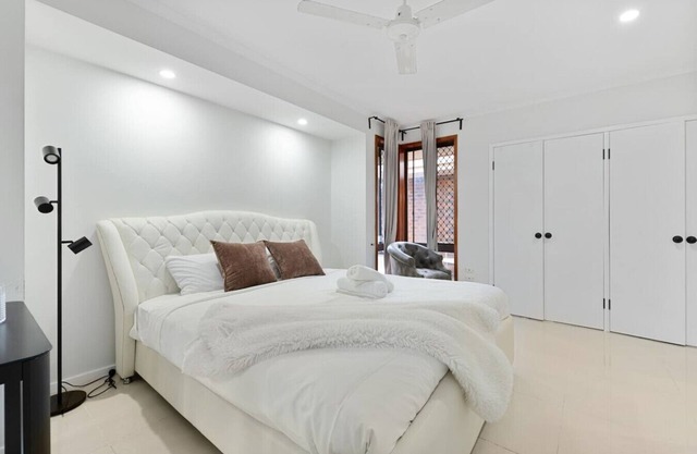 Budget 1-Bed Studio Near Top Malls & Transit!