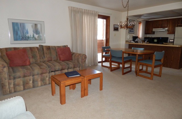 Budget 1 bedroom, private deck, clubhouse amenities