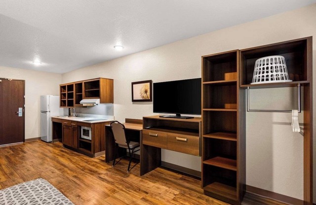 Budget-Friendly Room Perfect for Long Stays | Full Kitchen & Laundry