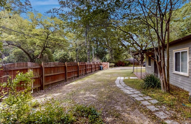 Budget-friendly studio near downtown Tallahassee with washer/dryer, WiFi & AC