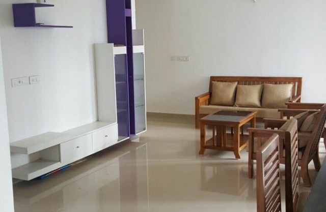 Presupuesto apartamento no AC 3bhk cerca del estadio kaloor.