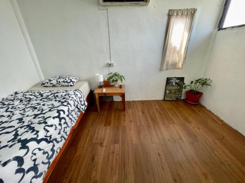 Budget Room Koh Phangan Pier with AC