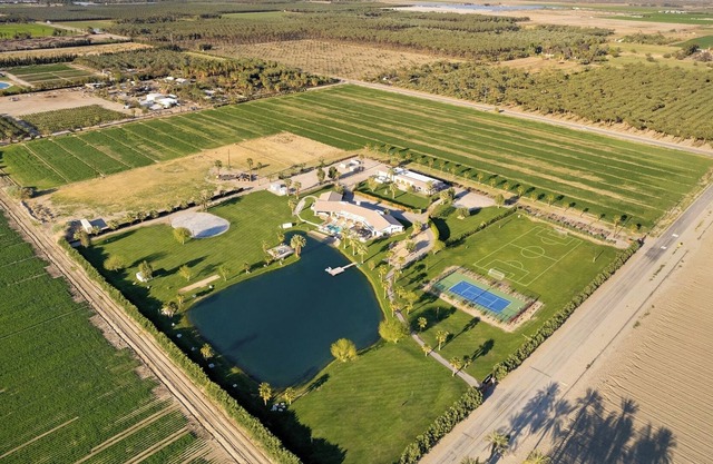 Buena Vista by AvantStay | Massive Outdoor Oasis w/ Pool, Spa & Firepit!