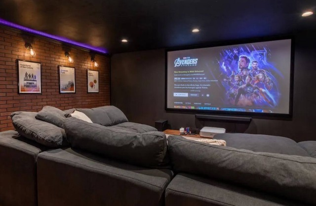 Buena Vista Lodge w/ Hot tub, Theatre, and Gym
