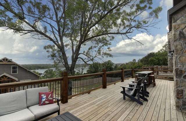 Buffalo Lodge- Lake View w/Pickleball Court