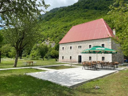 Bujtina Shpjia e Gjyshit
