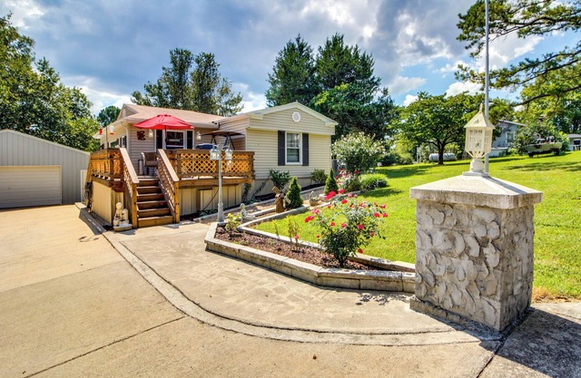 ¡NUEVO! Beaver Creek Home w / Boat Slip - ¡Camina hasta el lago!