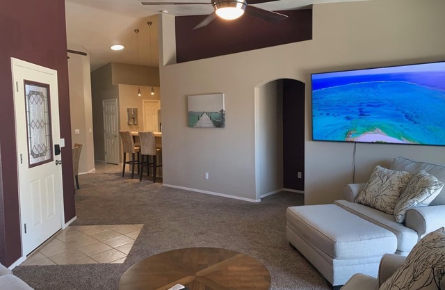 Bullhead City 3 Bedroom! Private Launch, & Beach!