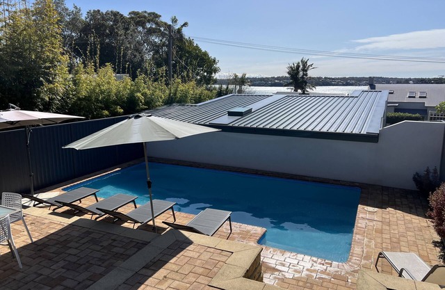 Bundeena Base Art House, vista al mar con piscina privada climatizada