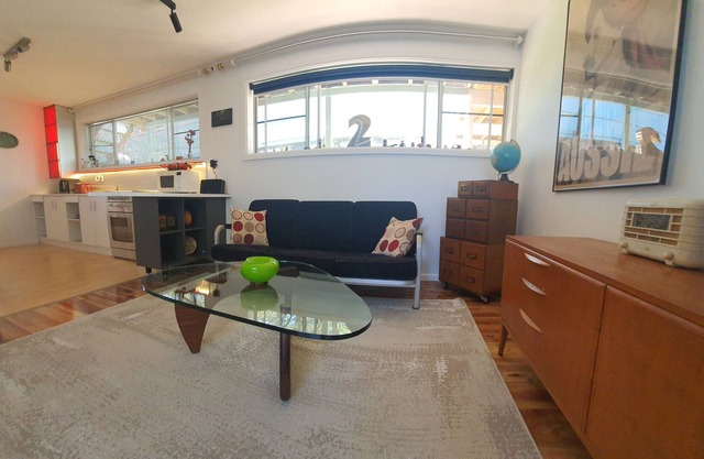 Bundeena Funky Flat. Close to everything Bundeena has to offer.