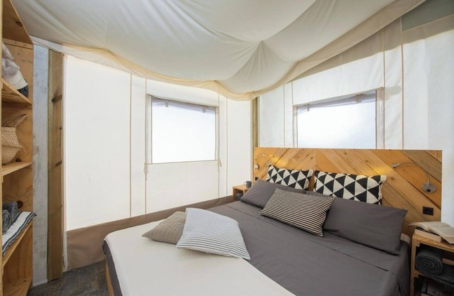 Bungalow 'Glamping B' con piscina compartida, jardín compartido y Wi-Fi