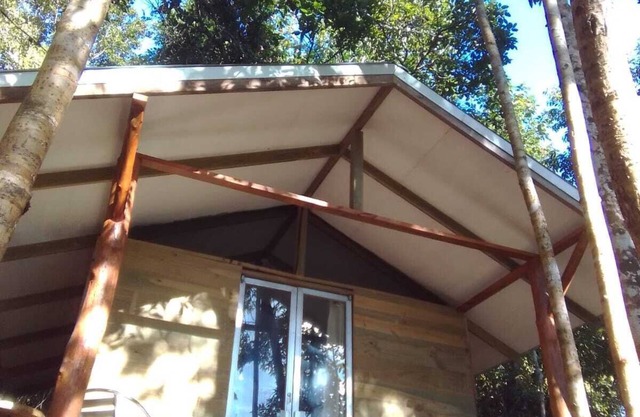 Bungalow con vista a la montaña y cascadas en Platanillo de Baru