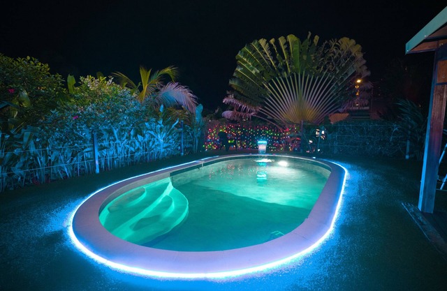 Bungalow-Superior-Baño Privado-Vista a la Piscina-Une étoile