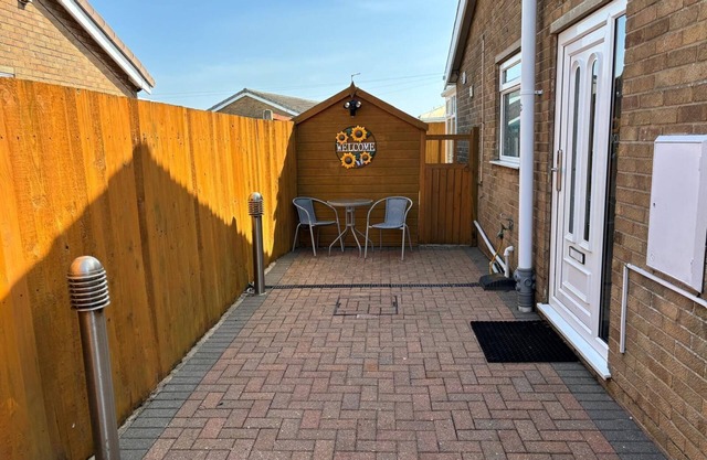 Bungalow-2Bed-1Bath-PetFriendly-Parking