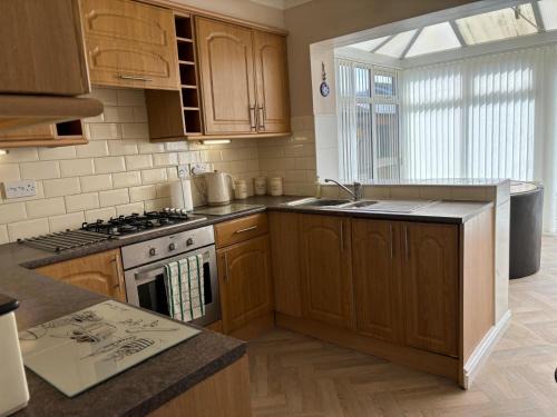 Bungalow-2Bed-1Bath-PetFriendly-Parking