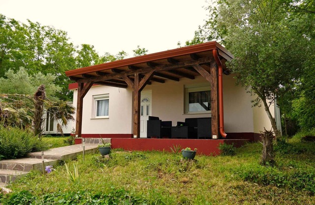 Bungalow Bungalow with large garden