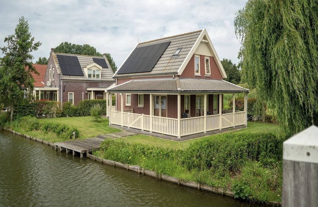 Bungalow junto al agua cerca de Róterdam y sauna