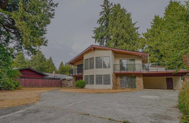 Bungalow close to beach, Tsawwassen Town Centre Mall, Victoria Ferry Terminal