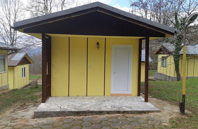 Bungalow para 2 personas en la zona perfecta del pueblo de Kamena