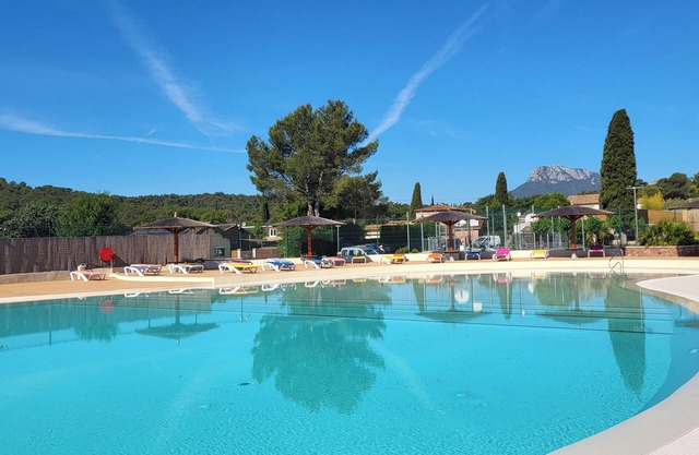 Bungalow in a residential leisure park 15 minutes from the beach