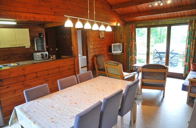 Casa de vacaciones con horno en una zona verde