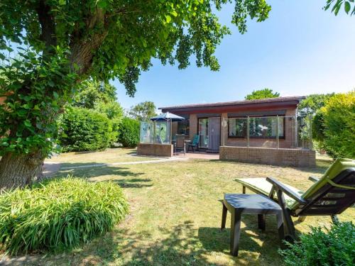 Bungalow in Callantsoog near Sandy Beach