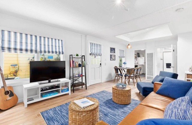 Capitola Village Getaway! - Steps from River walk