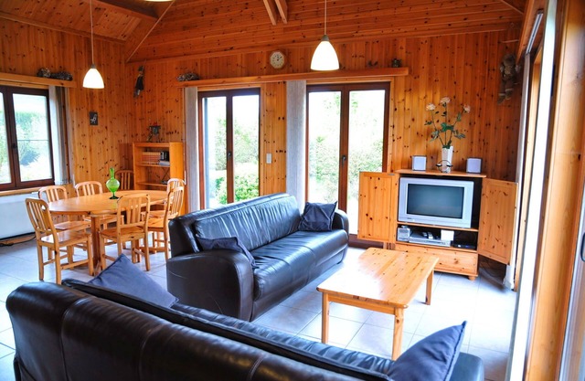 Tranquila Casa de vacaciones en Rochefort con vistas al jardín