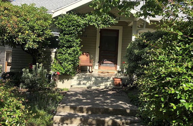 Bungalow in the heart of NW Portland + add. unit (office and ceramic studio)