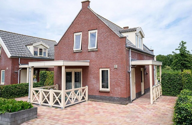 Bungalow en Zuytland con Muelle Privado