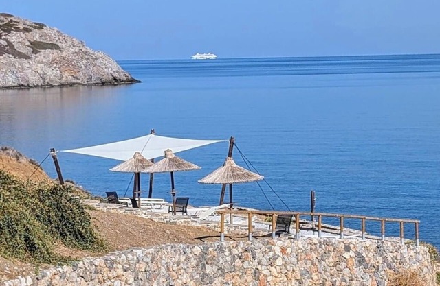 Alquiler privado frente al mar Musuri con su propio acceso privado al mar