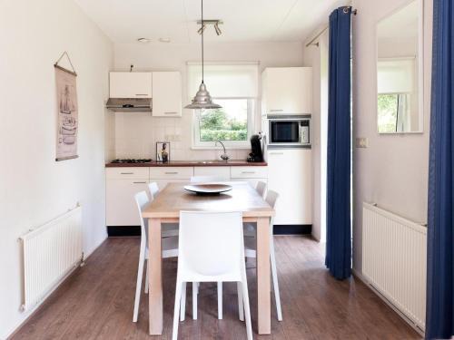 Bungalow near Alde Feanen Site, cleaning included