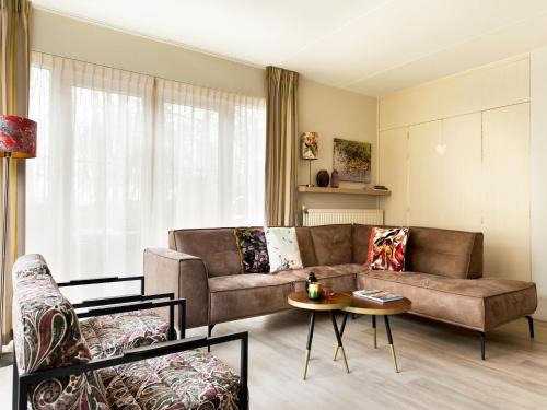 Bungalow near De Alde Feanen with Spa, cleaning included