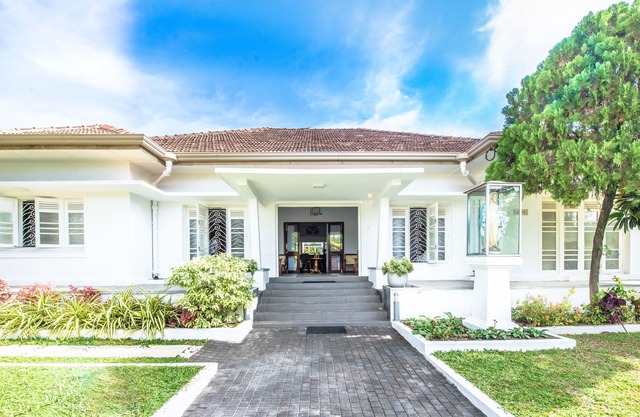 Bungalow On 53