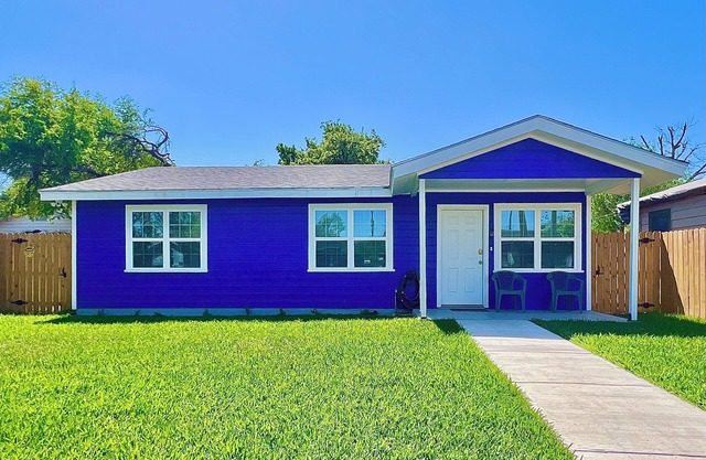 Bungalow on Polk - 2BD/1BA Home in Brownsville