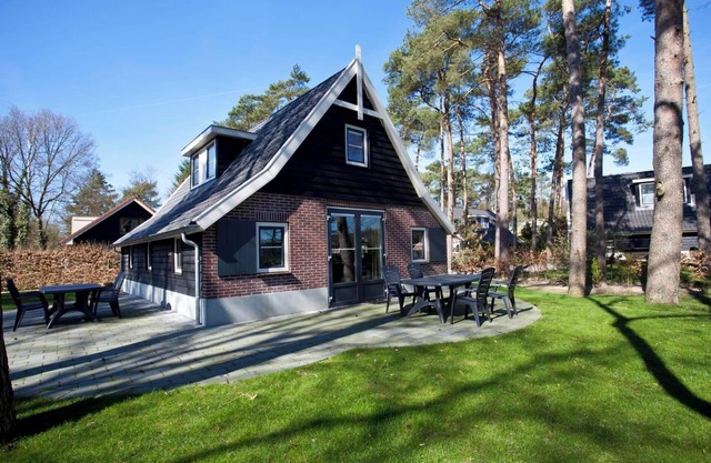 Bungalow with 4 bedrooms and a terrace