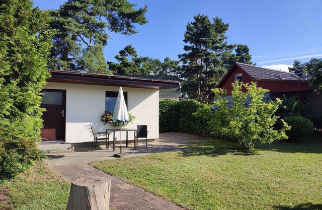 Casa vacacional con terraza y jardín