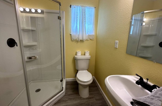 Bunk Bed In Shared Room In Harlingen TX! 2D
