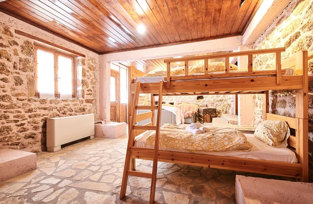 Bunk Beds-Quadruple Room - Hostel Elisson/Agroikia (Farmhouse)