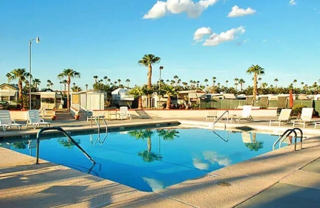 Bunkhouse Resort - 2 pools, 55+