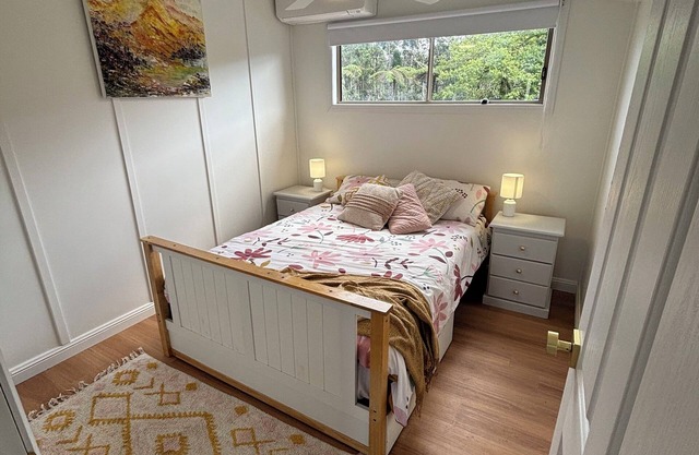 Bunya Cottage with Fireplace