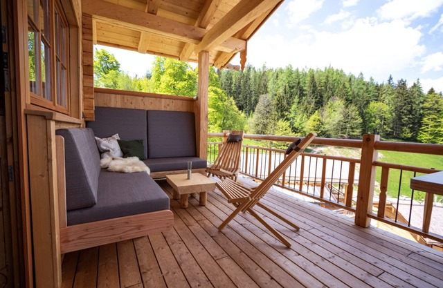 "burgi Alm" für 4-6 Personen, 2 Separate Schlafzimmer, Terrasse mit Bergblick, Whirlpool, Infrarotliegen