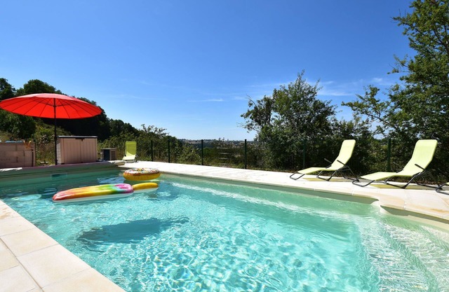 Casa en Cuzy con Piscina y Barbacoa