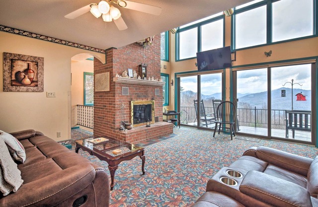 Casa de Burnsville con terraza y vistas de 180 grados Mtn.