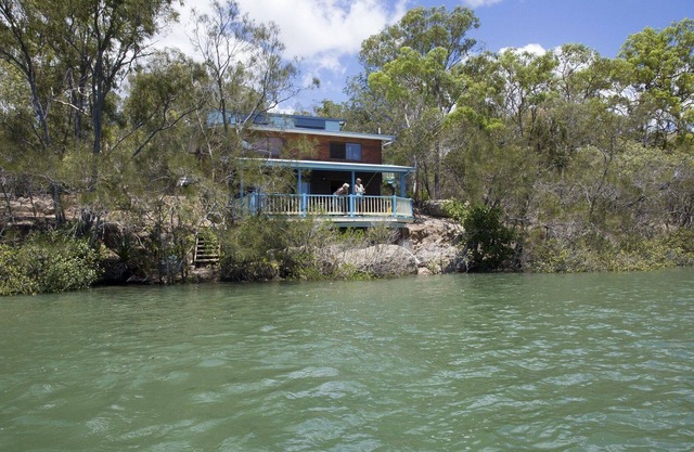 Burrum River Boat House - Pacific Haven