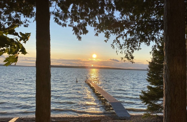 Burt Lake, Lake Front Family Vacation Home, 4BR-2BA, Amazing Sunsets!