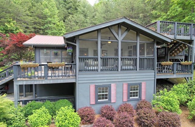 Burton Surf Club - New Lake Burton Lakefront Renovación de 5 habitaciones
