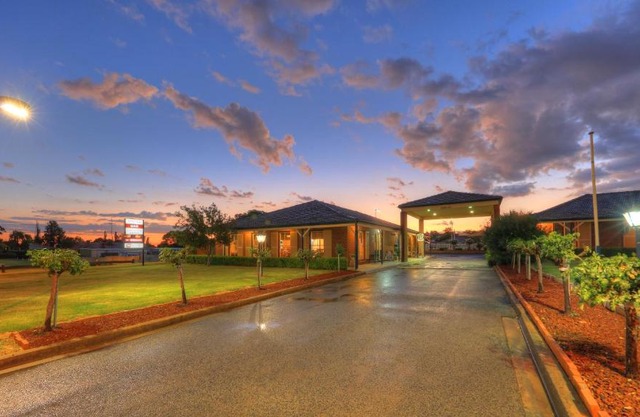 Bushman's Motor Inn