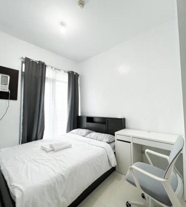 Business Studio in Salcedo Village Makati