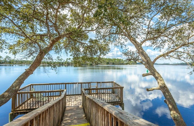 Buster's View 1BR/1BA overlooking Carrabelle River- Winter Special $99 per night